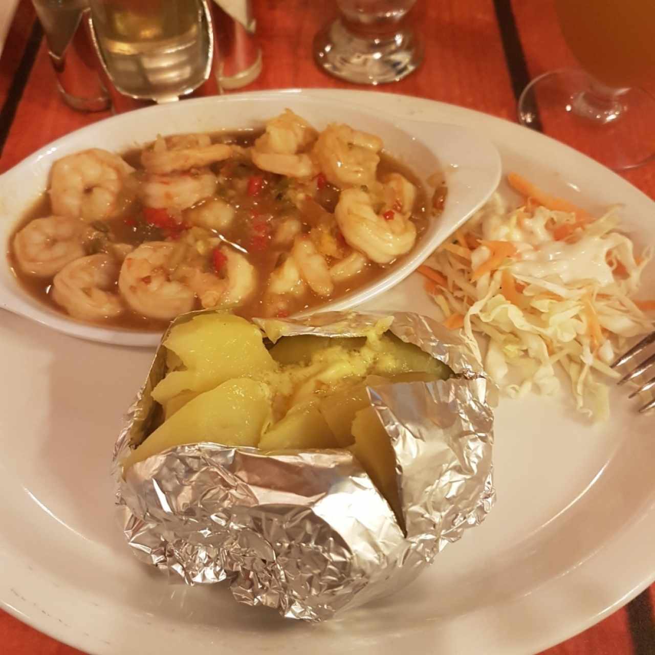 camarones al ajillo y papa asada 