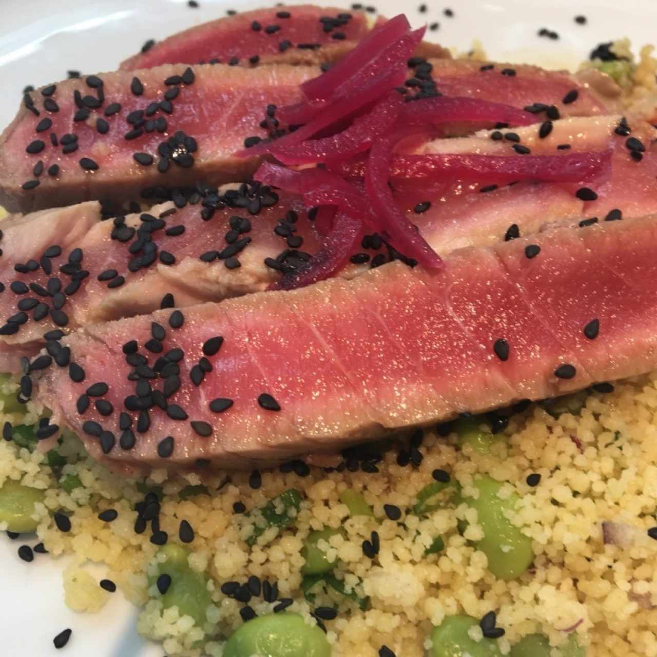 ensalada de atún sellado