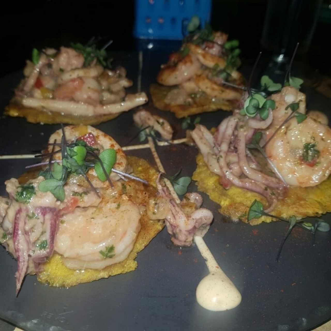Tostones con marisco