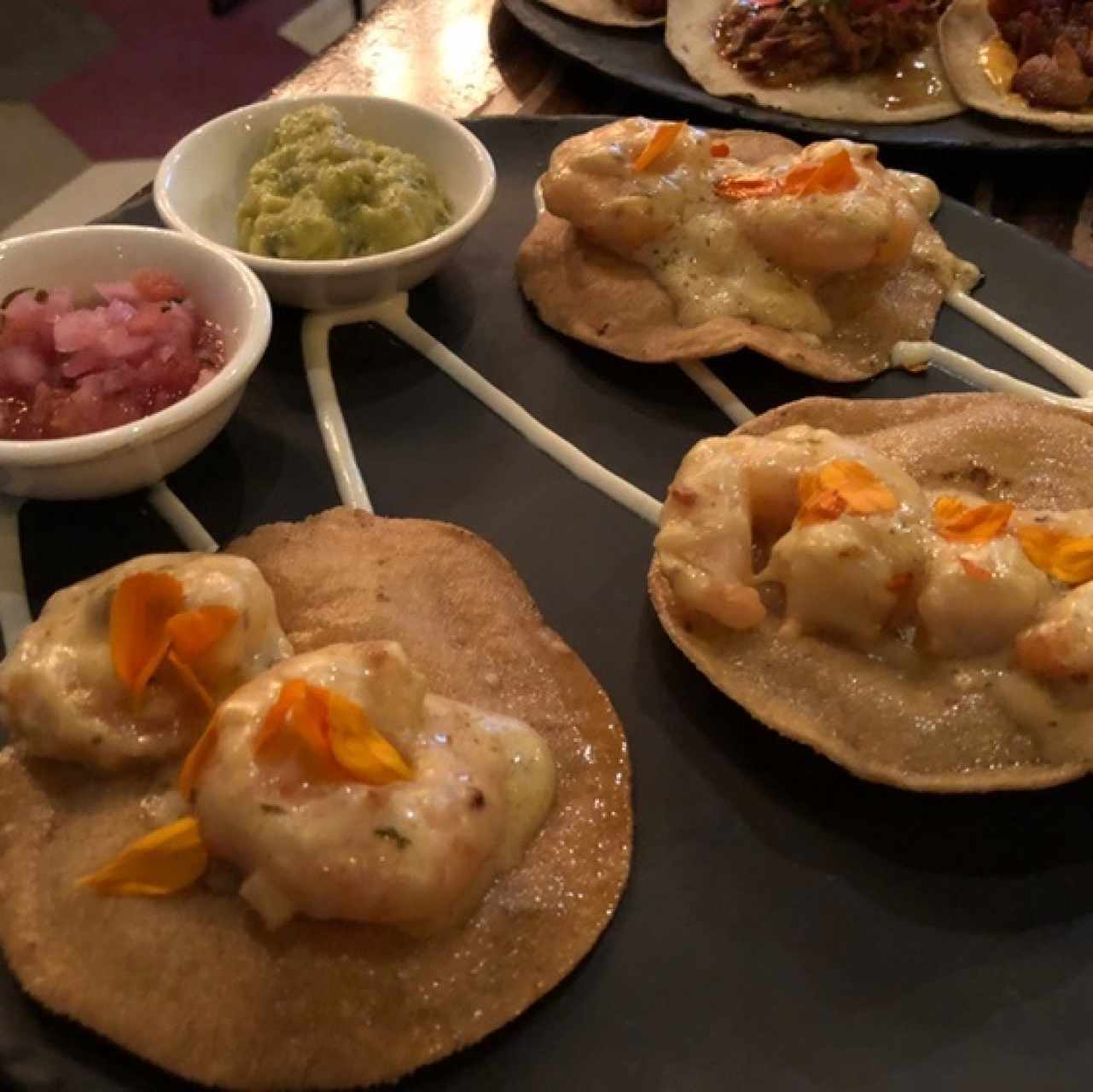 Tostada de camarón 🦐 $10 