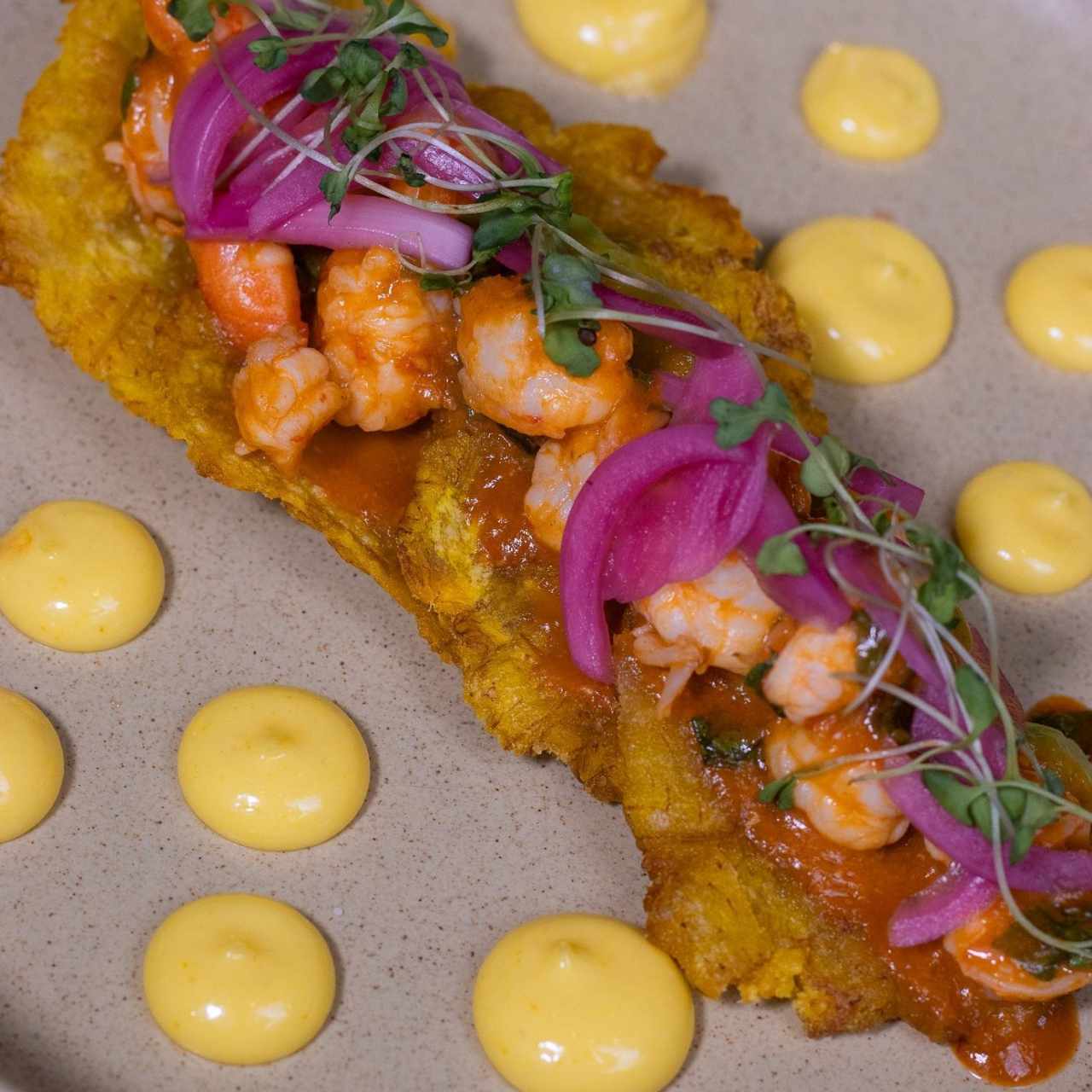 Patacones con camarones