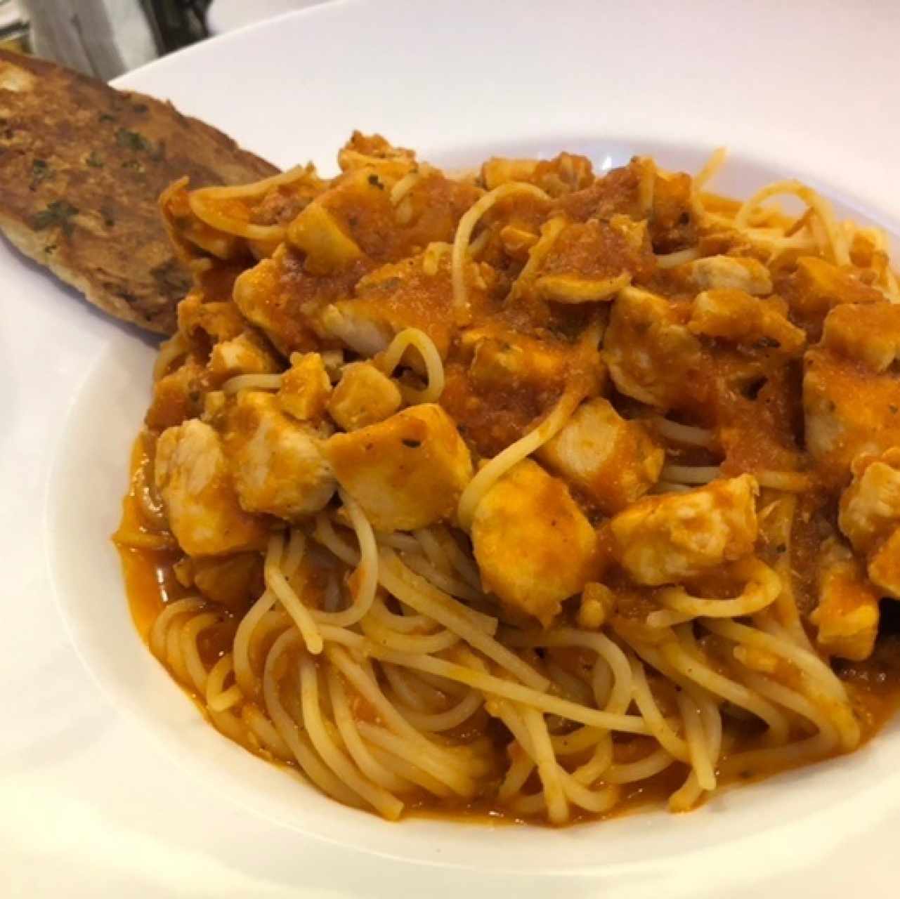 Pasta con Salsa Blanca o Pomodoro