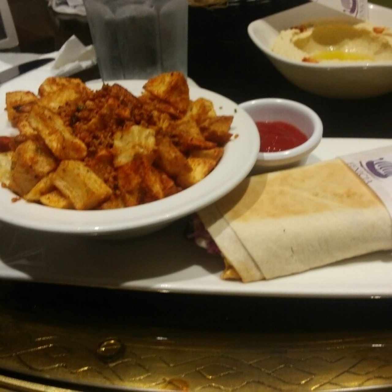 Shawarma de Pollo con papas salteadas picantes