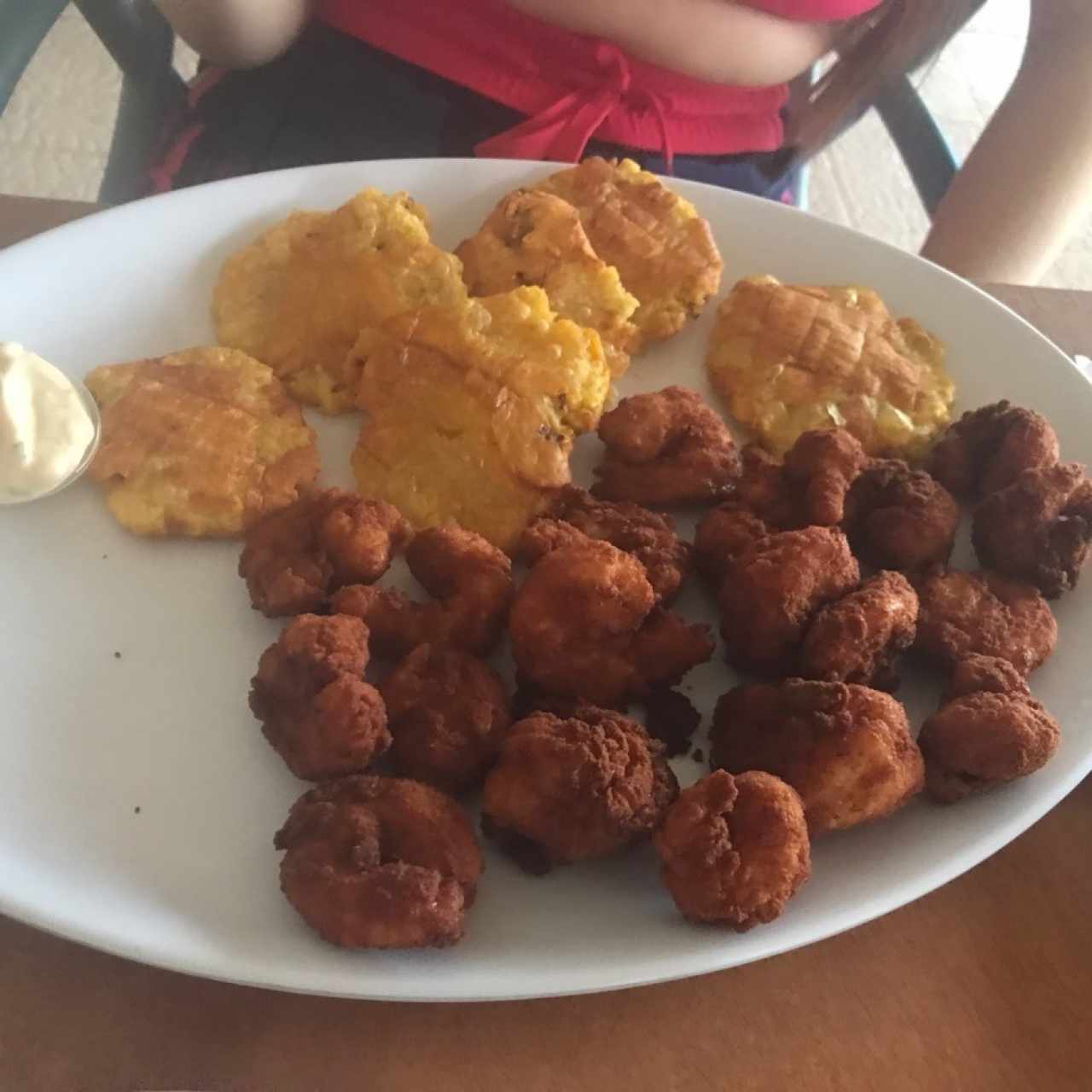 camarones apanados con patacones