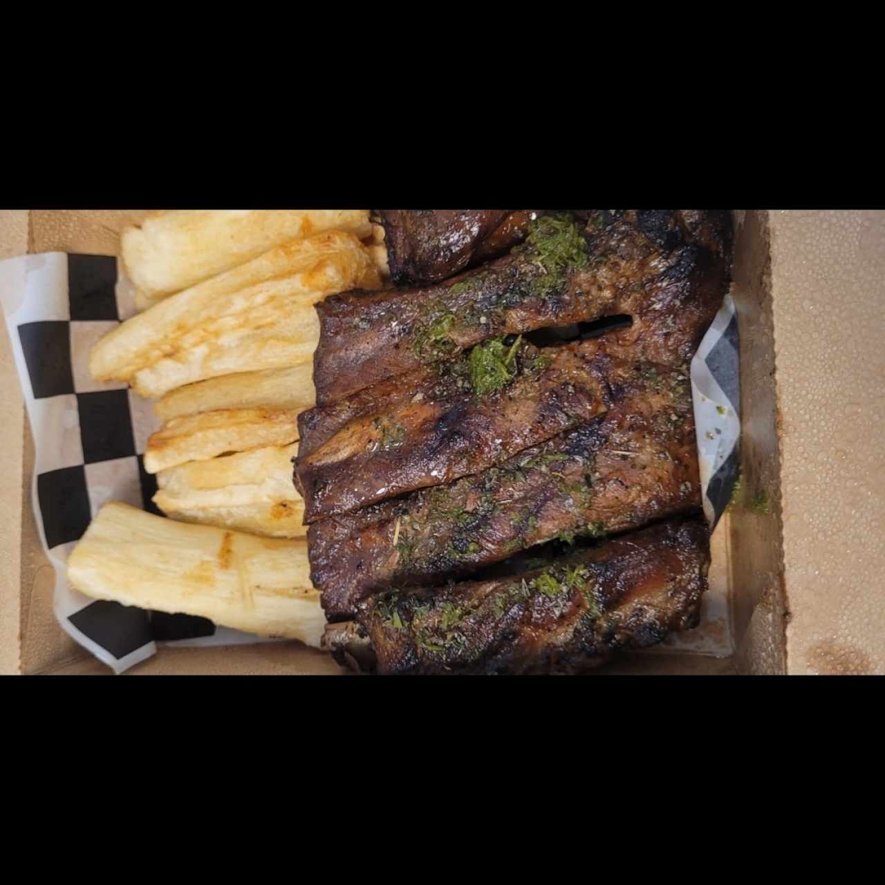 Combos Farmers - Combo al Carbón costillas res y yuca frita 