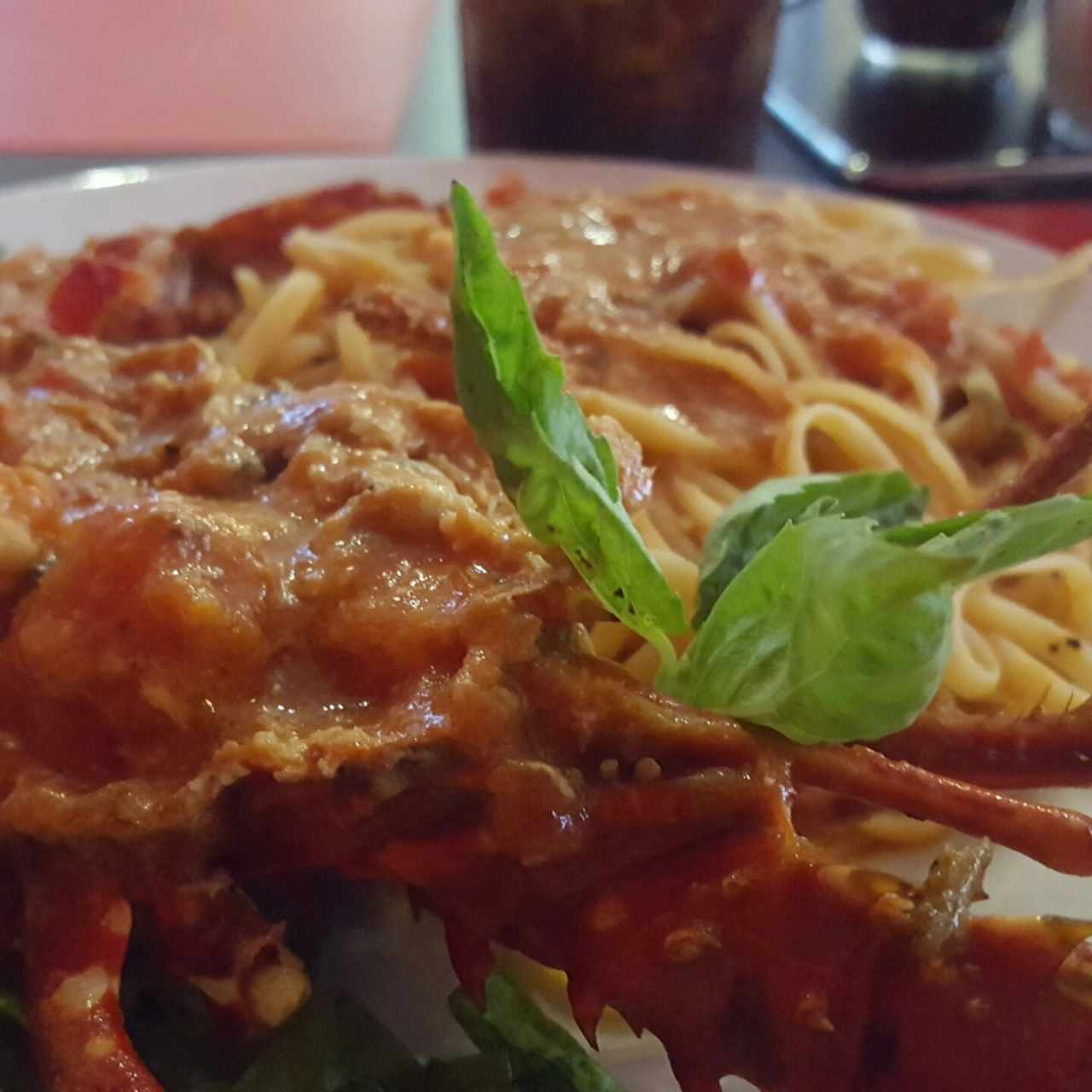 langosta en salsa rosada con fettuccine 