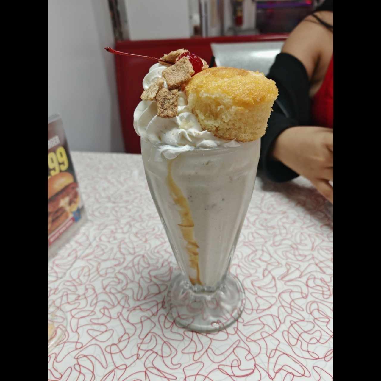 Milkshake cinnabon roll 