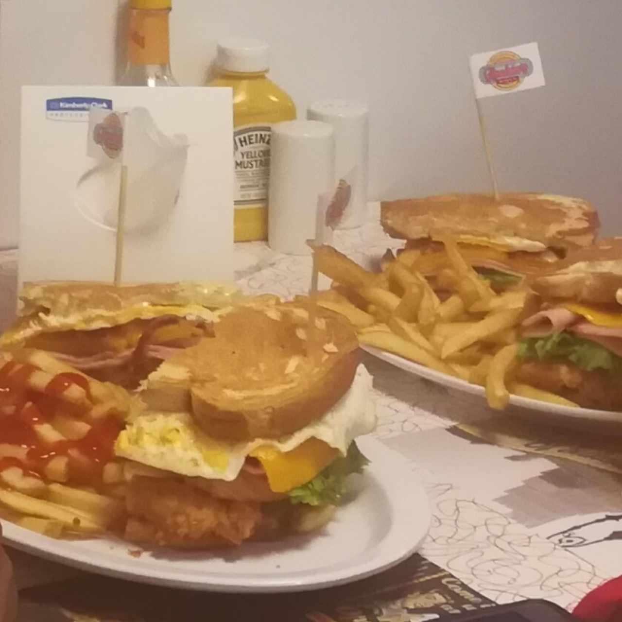 club sándwich roadsters diner