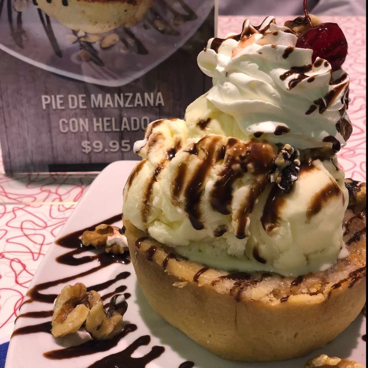 Pie de Manzana con Helado 