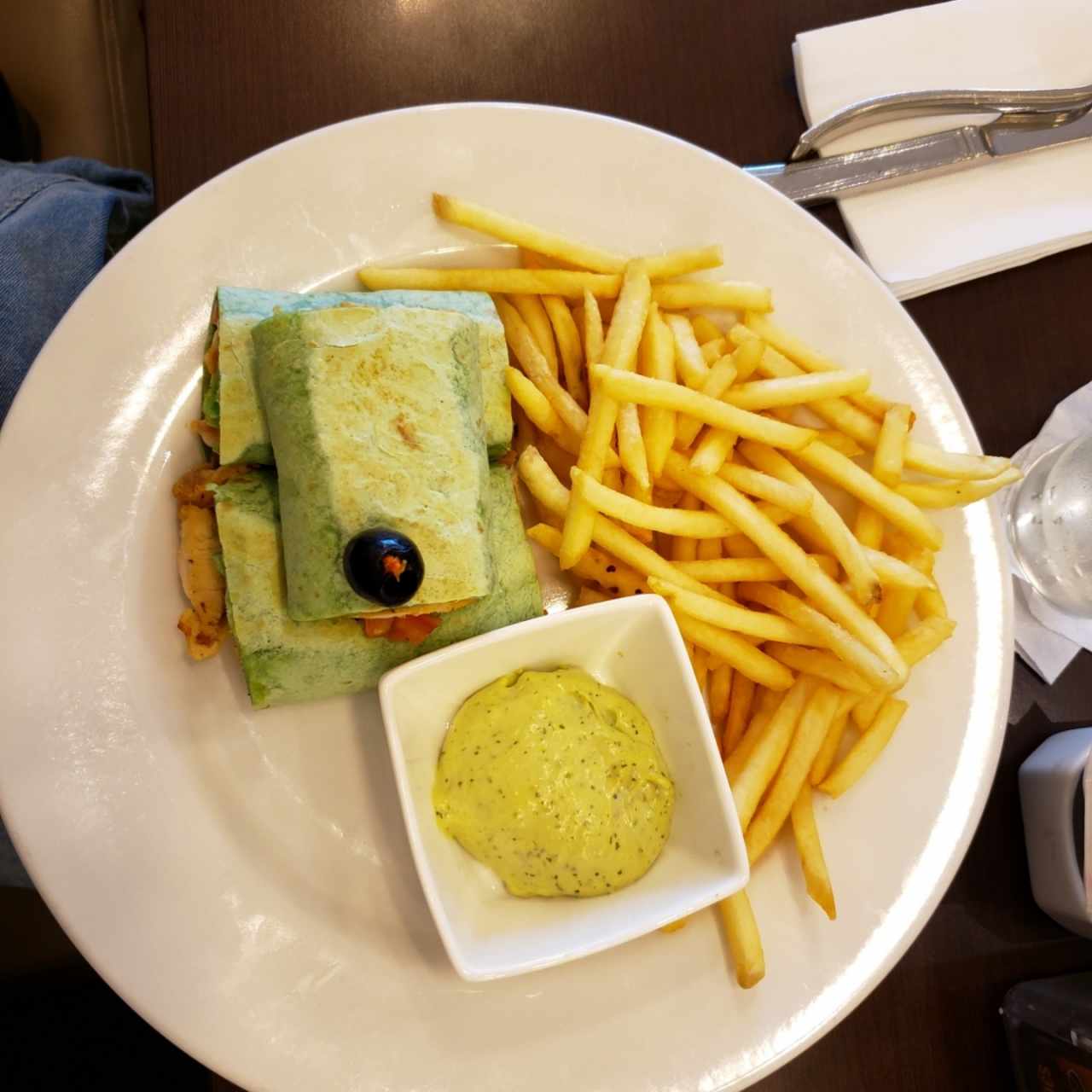 wrap de pollo con papas fritas
