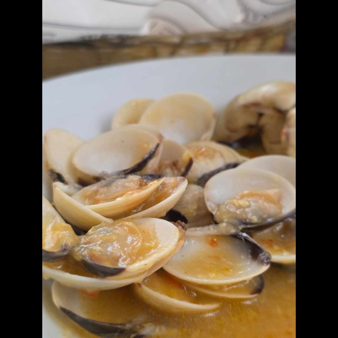 Almejas al Ajillo