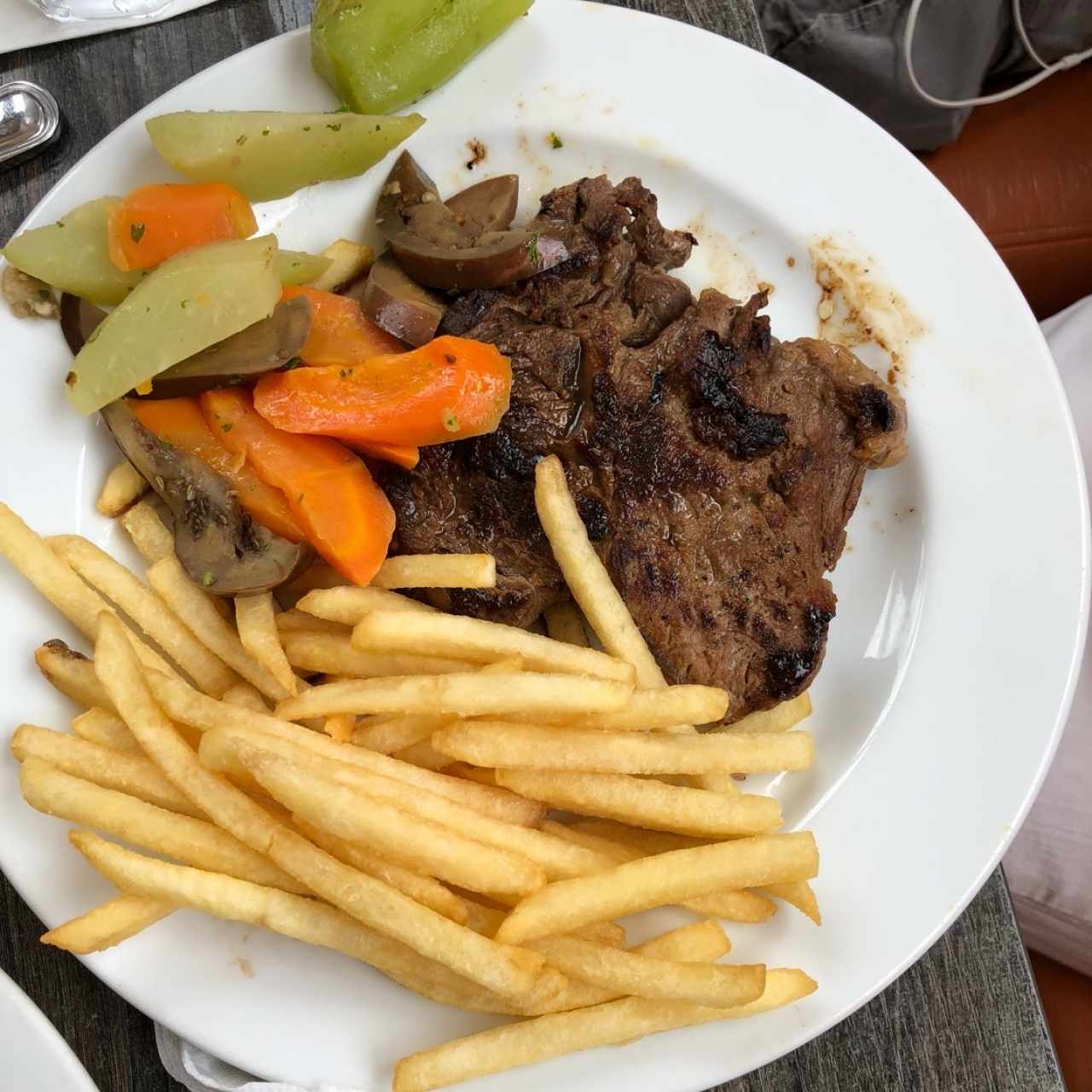 Ribeye con Papas Fritad