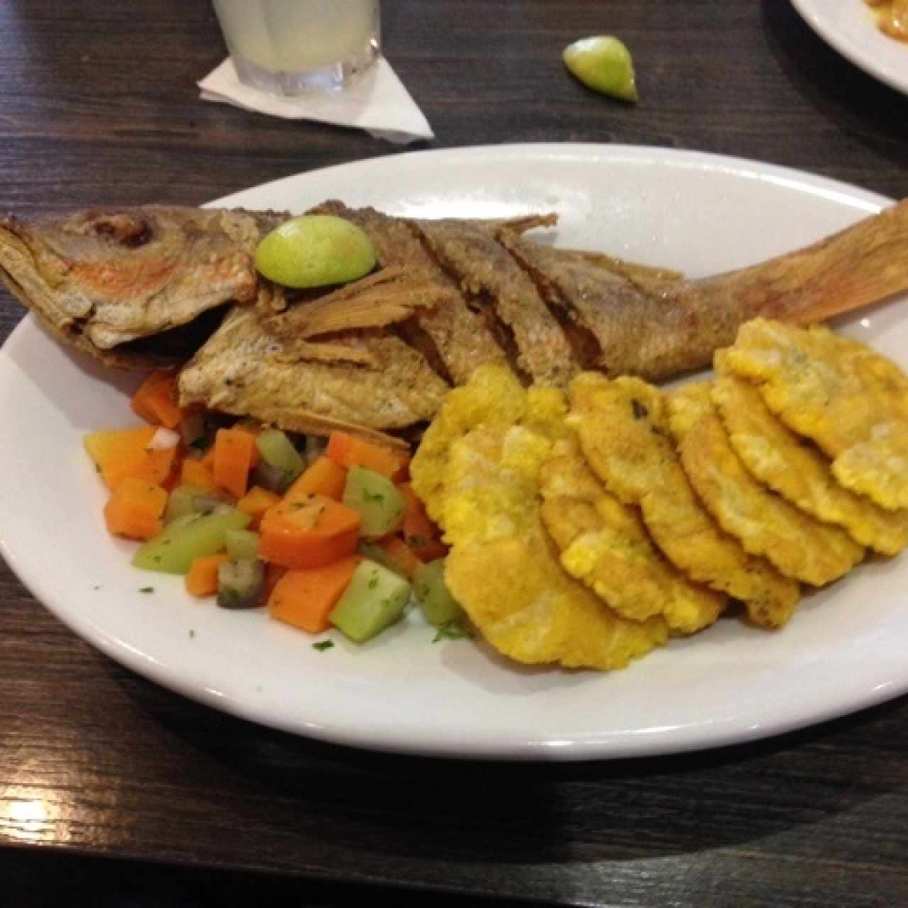 pargo frito con patacones