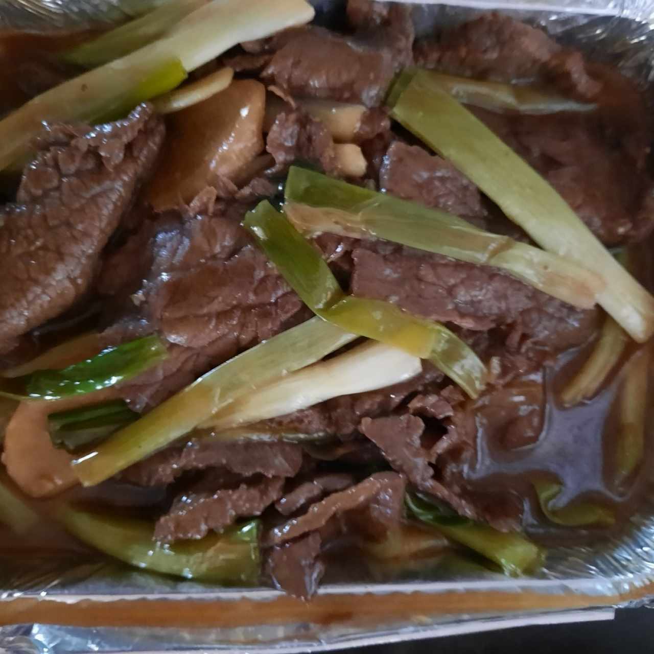 carne con jengibre y cebollin
