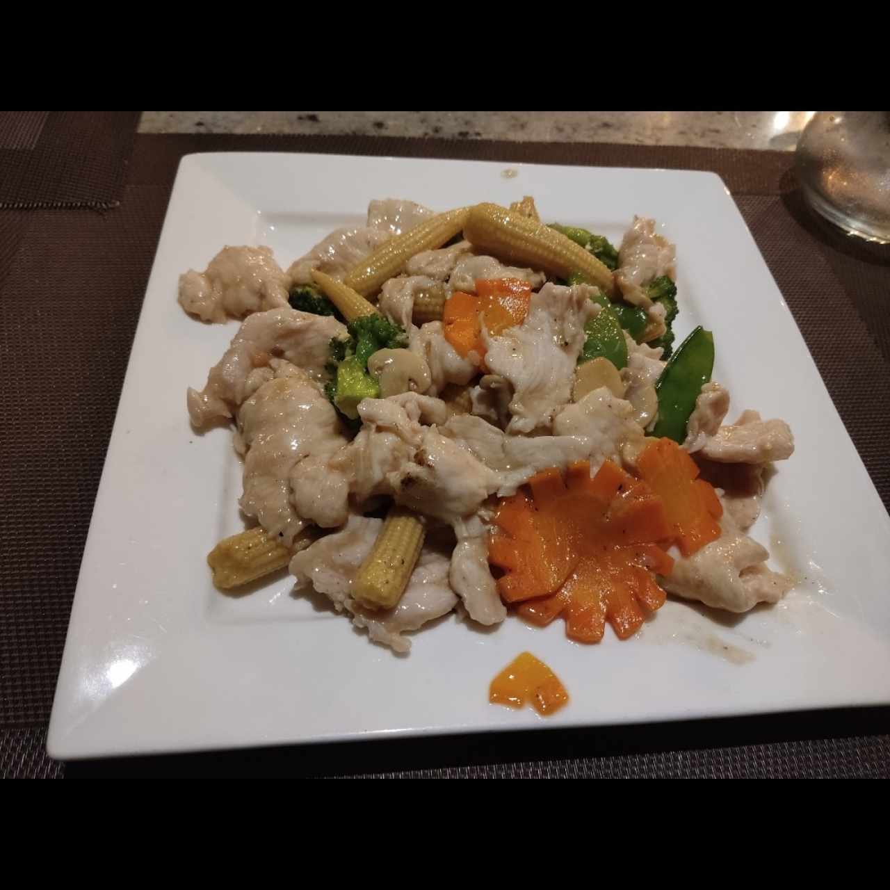 Salteado con Brócoli, Jojoticos y Champiñones en Salsa de Ostras - Pollo
