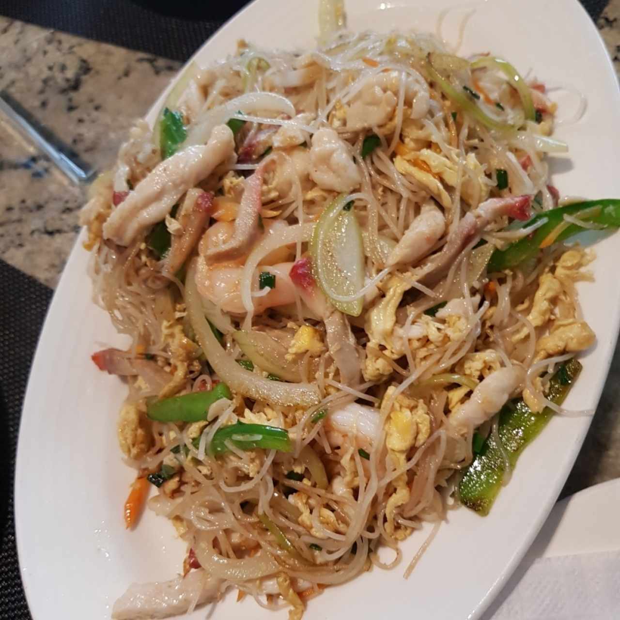 Arroz frito con pollo
