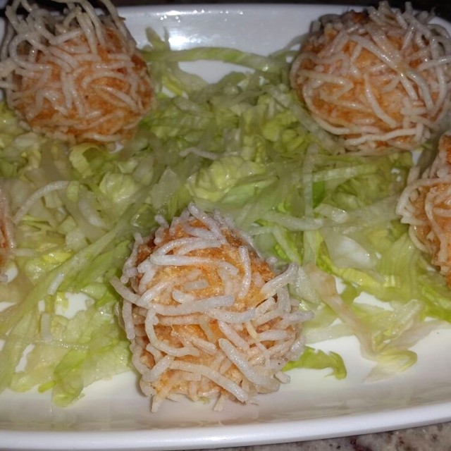 Albóndigas de langostinos rebozadas