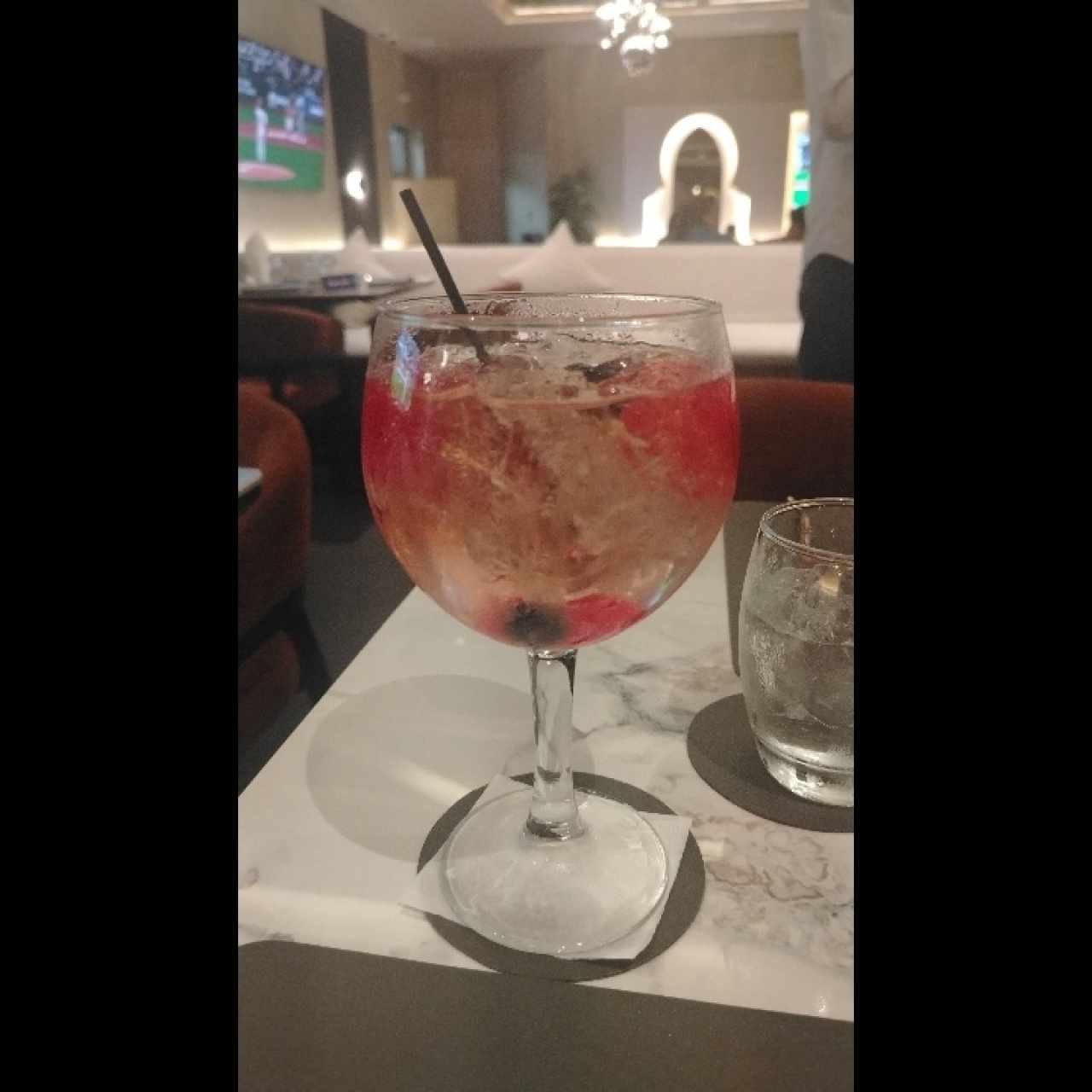 Gin tónic de frutos rojos