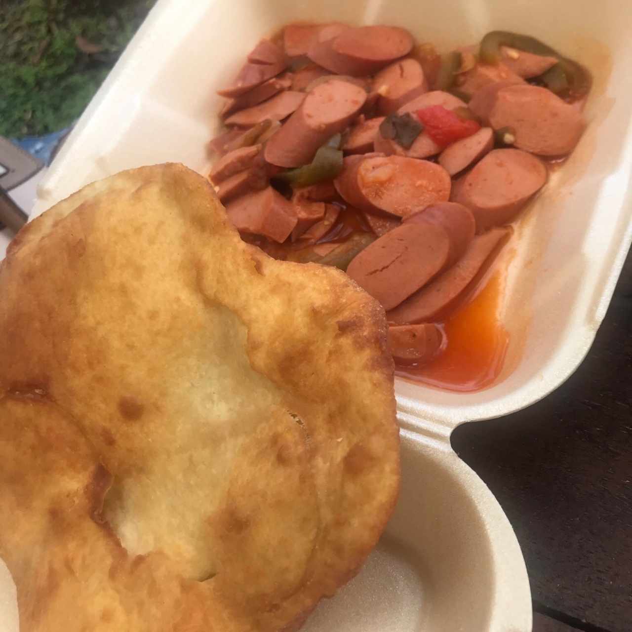 salchicha guisada y hojaldre