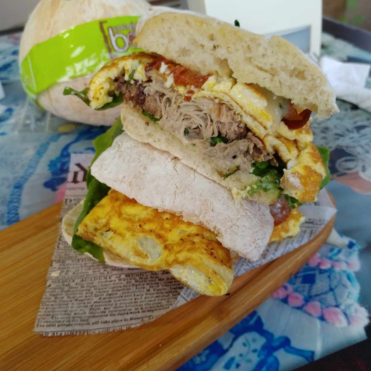 emparedado de pierna con Omelet
