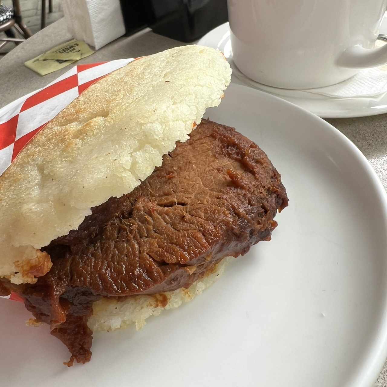 Arepa de asado negro