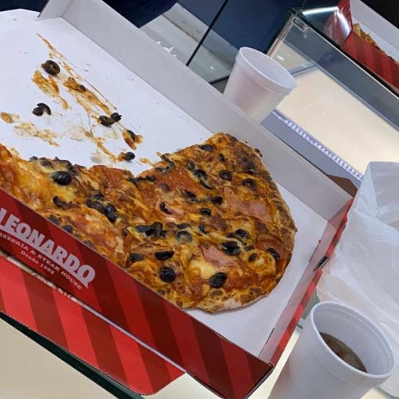 Pizza Con Jamon y aceitunas negras