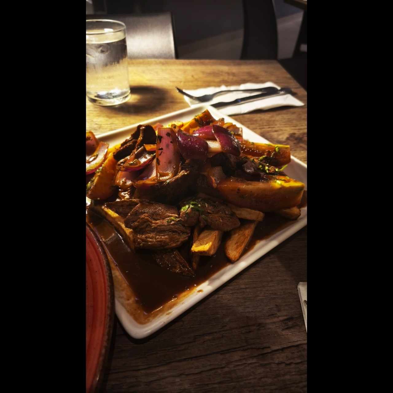 TÍPICO - LOMO SALTADO