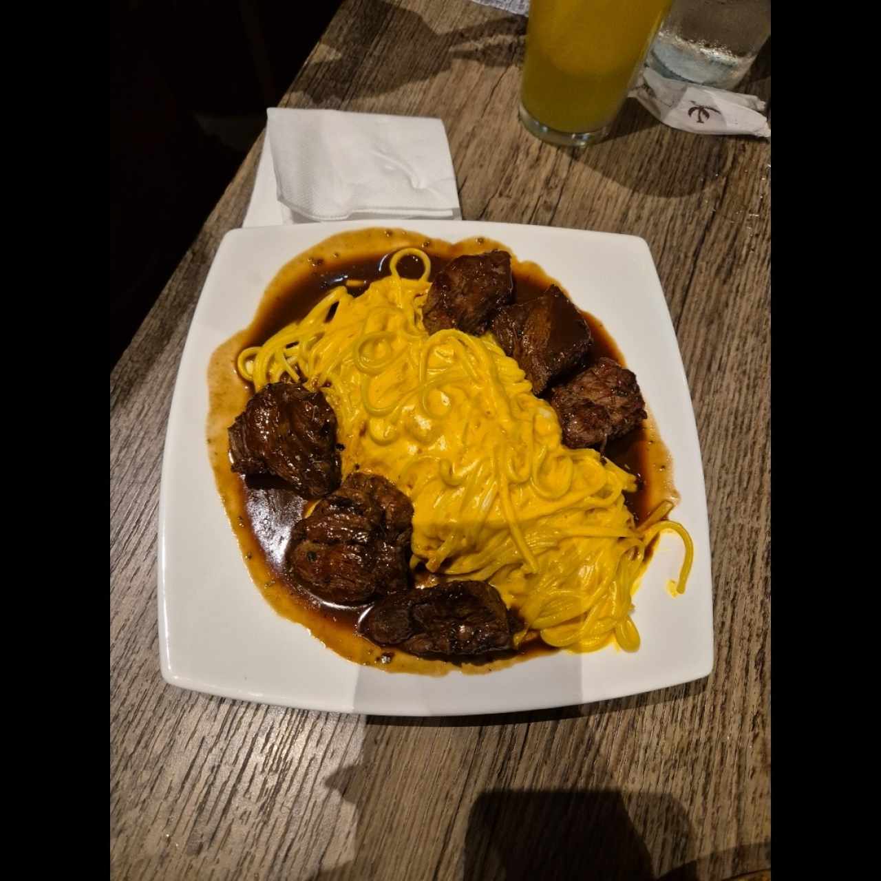 TALLARIN A LA HUANCAÍNA (FILETE DE RES)