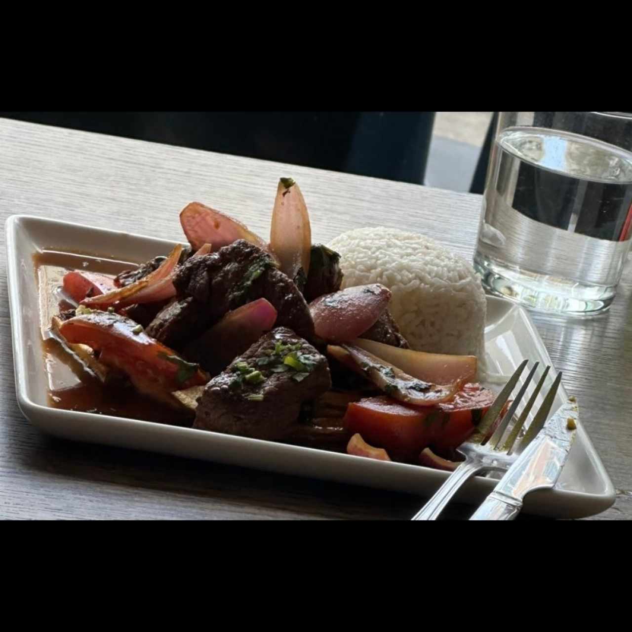 TÍPICO - LOMO SALTADO