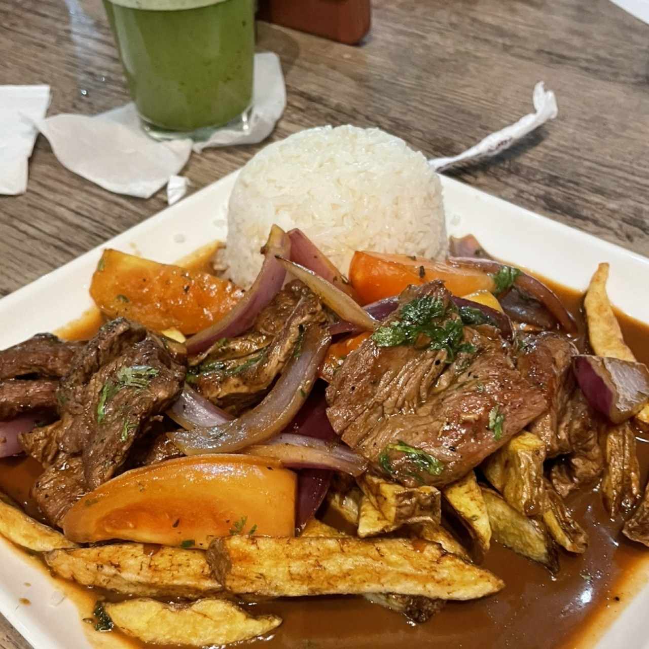 TÍPICO - LOMO SALTADO