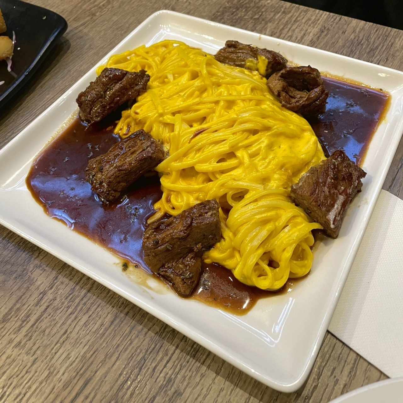 Tallarines a la Huancaína con res