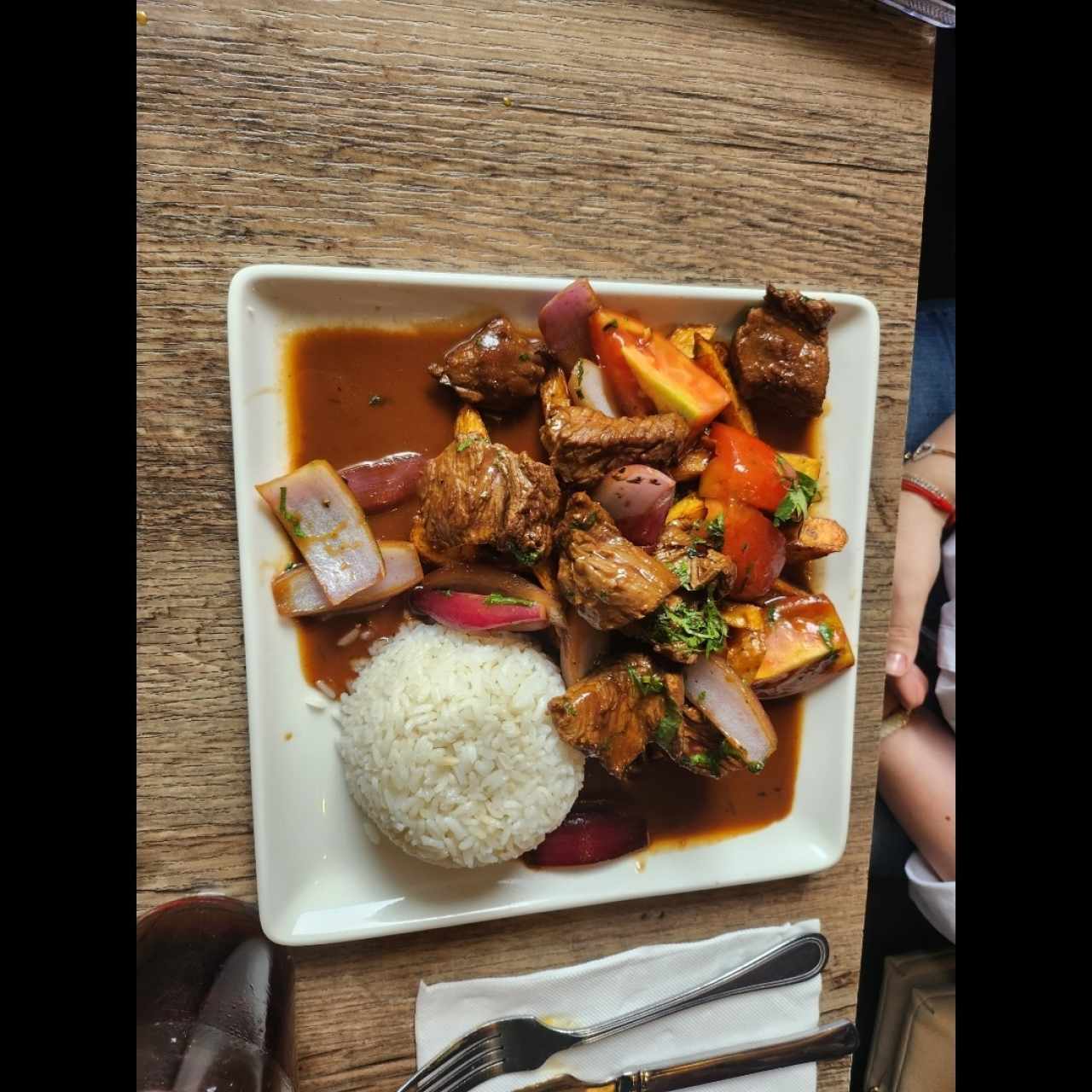 TÍPICO - LOMO SALTADO