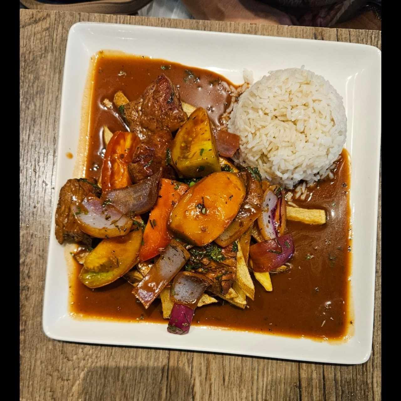 TÍPICO - LOMO SALTADO