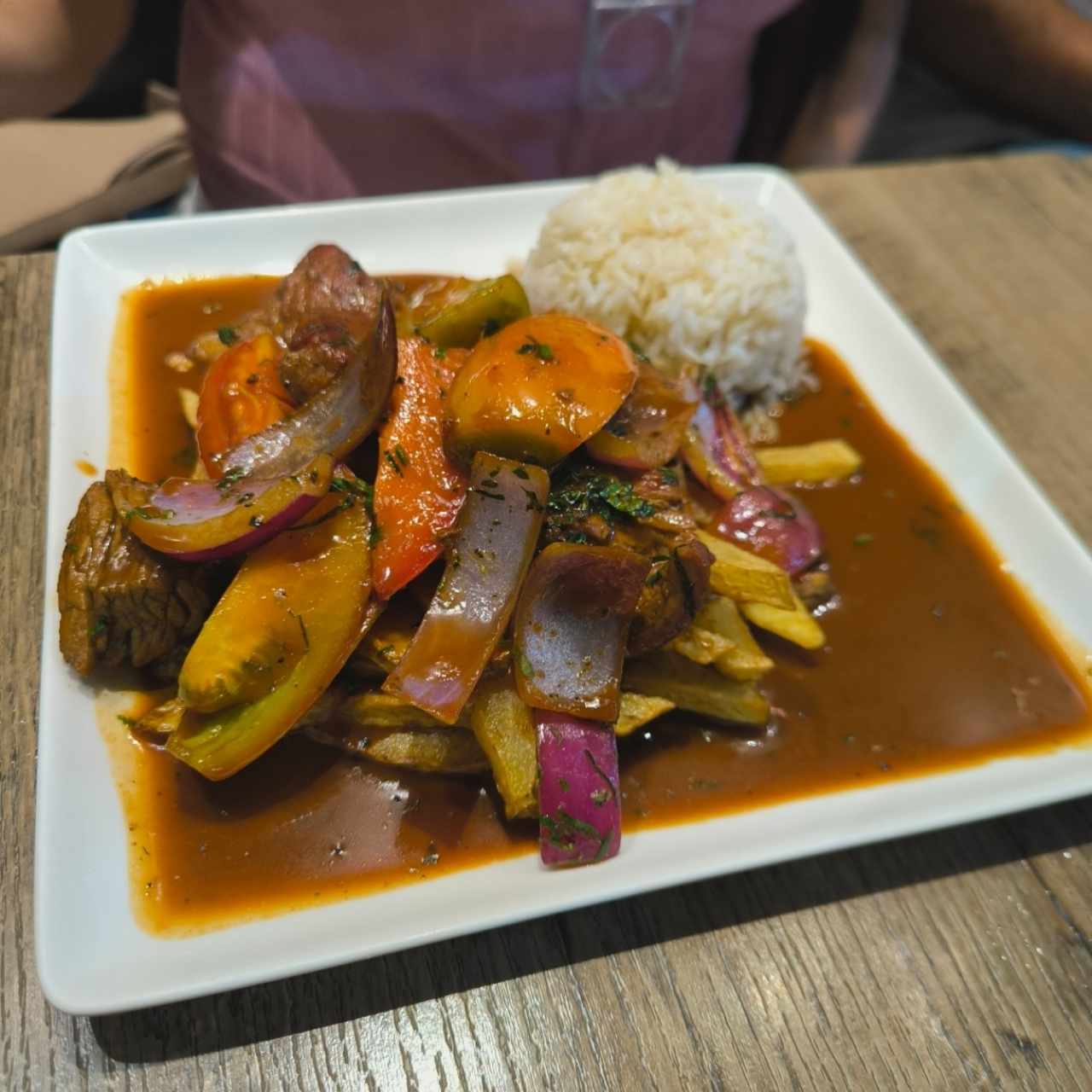TÍPICO - LOMO SALTADO