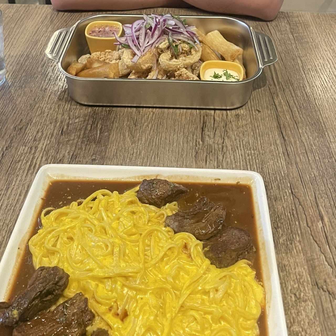 TALLARIN A LA HUANCAÍNA (FILETE DE RES /MARISCOS)
