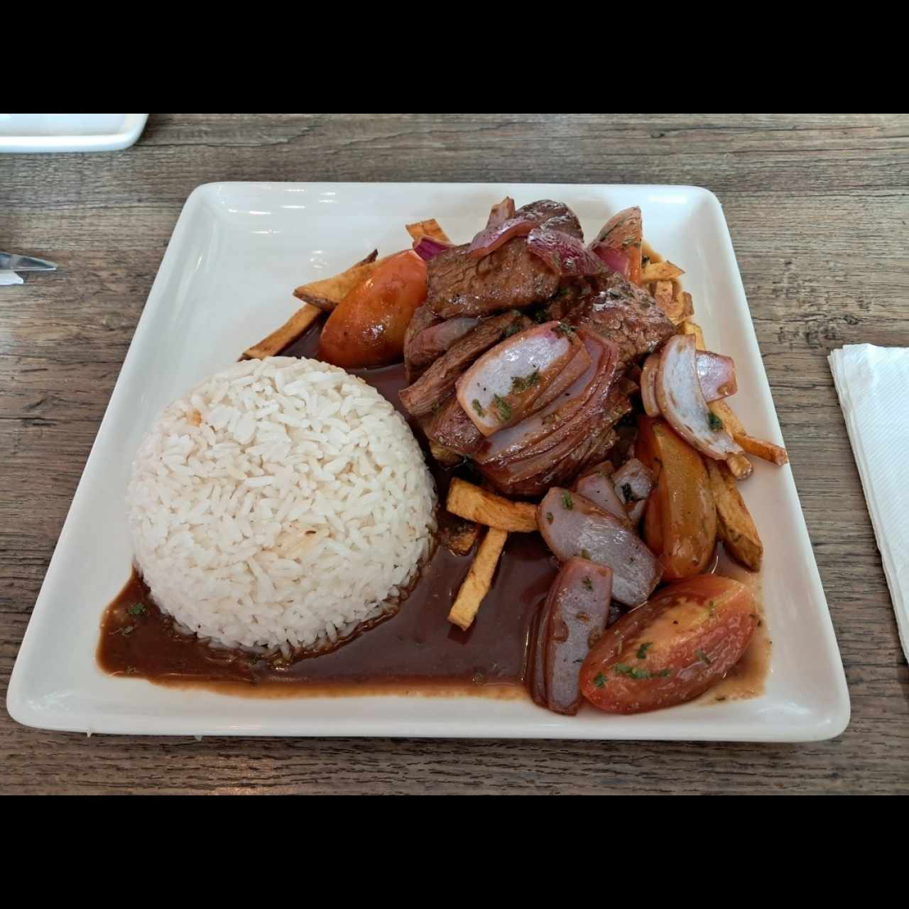 TÍPICO - LOMO SALTADO