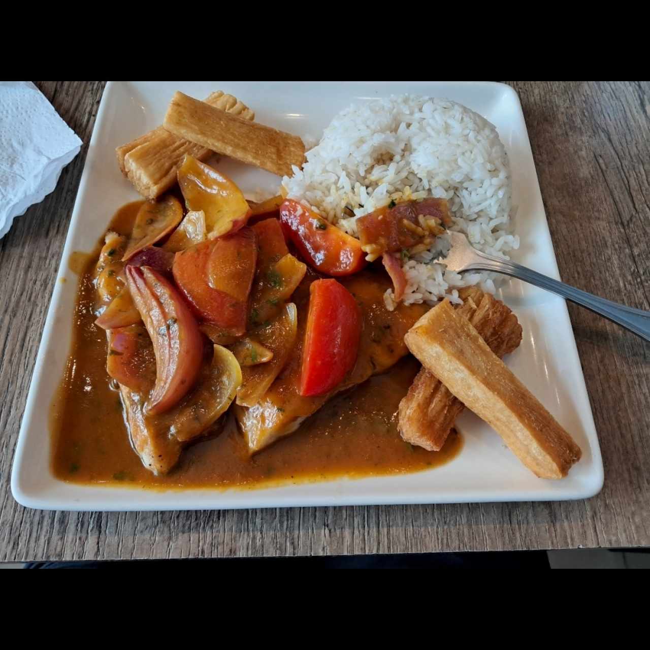 TÍPICO - LOMO SALTADO