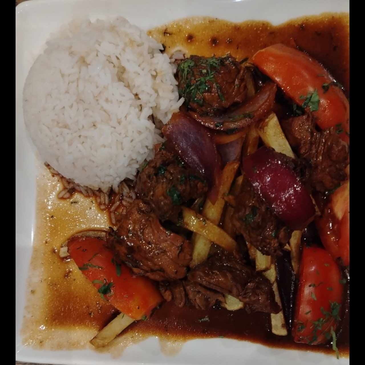 TÍPICO - LOMO SALTADO