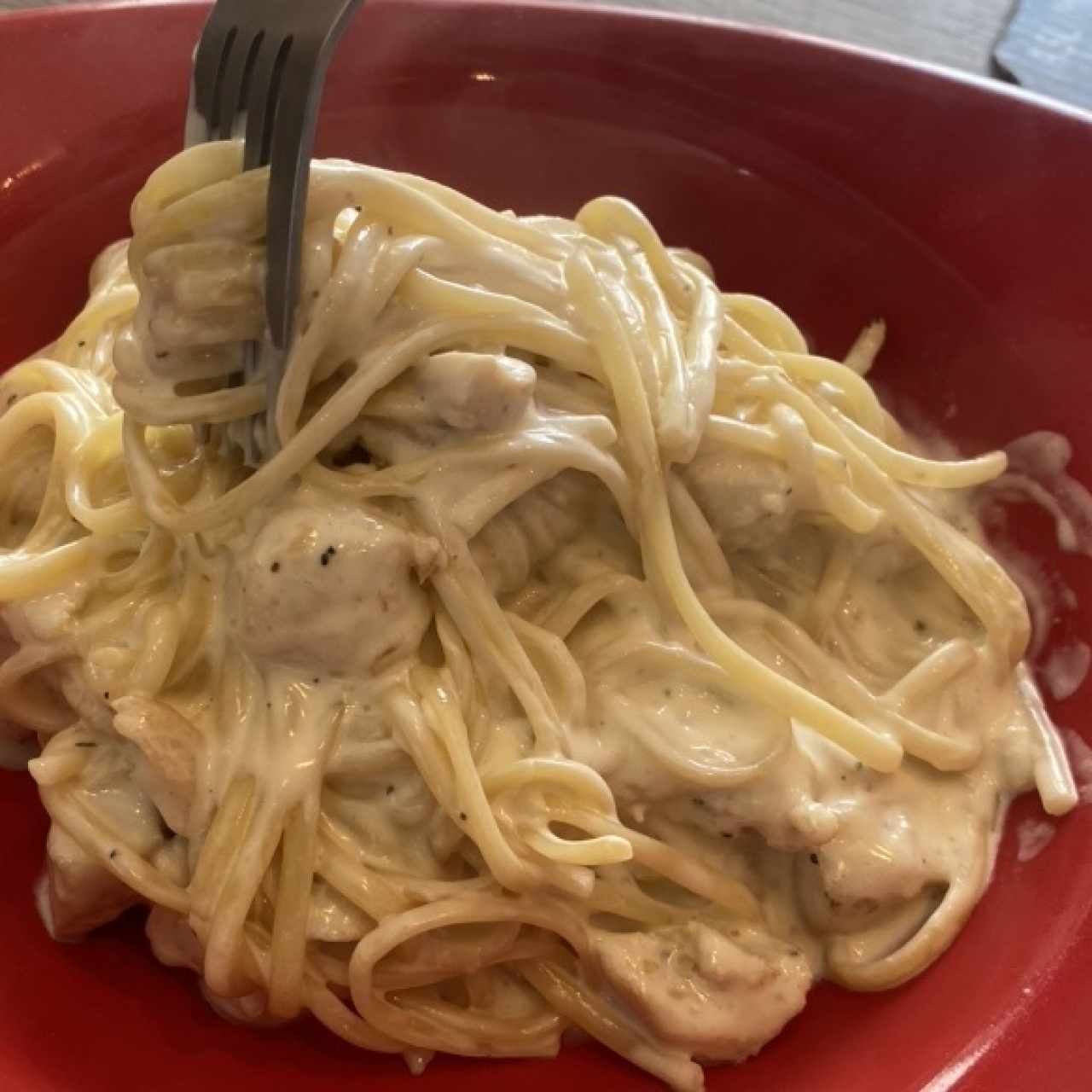 TALLARINES EN SALSA BLANCA CON POLLO