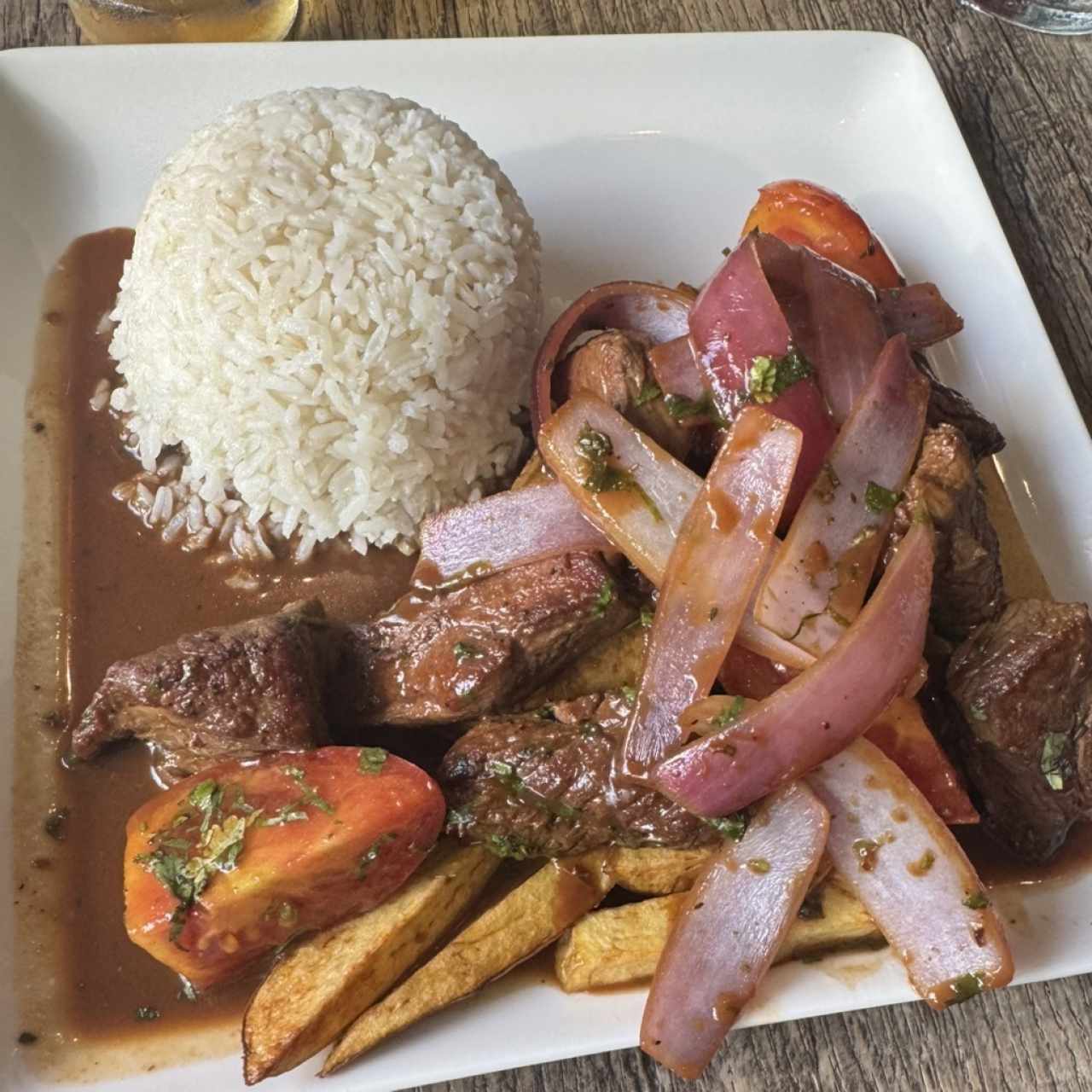 TÍPICO - LOMO SALTADO
