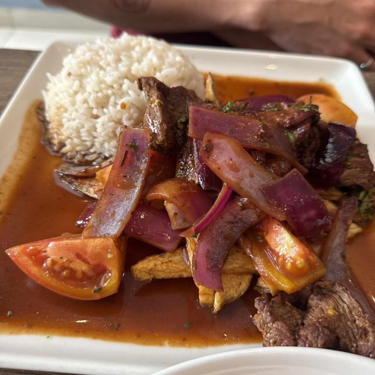 TÍPICO - LOMO SALTADO