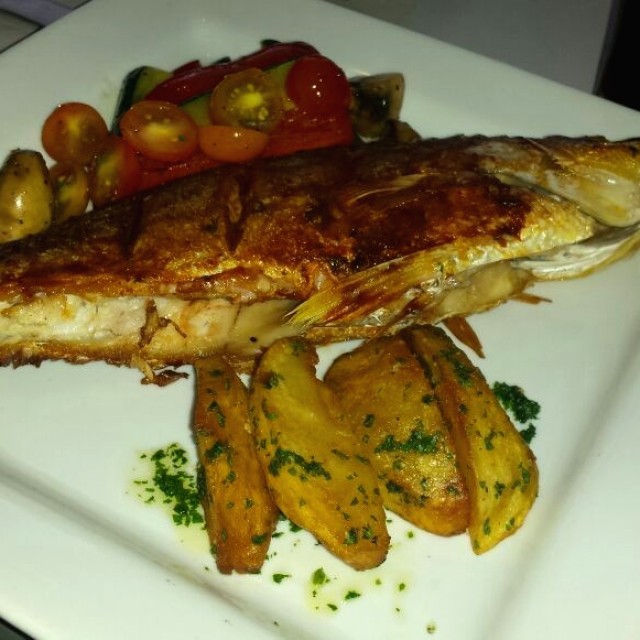 Pescado al carbón
