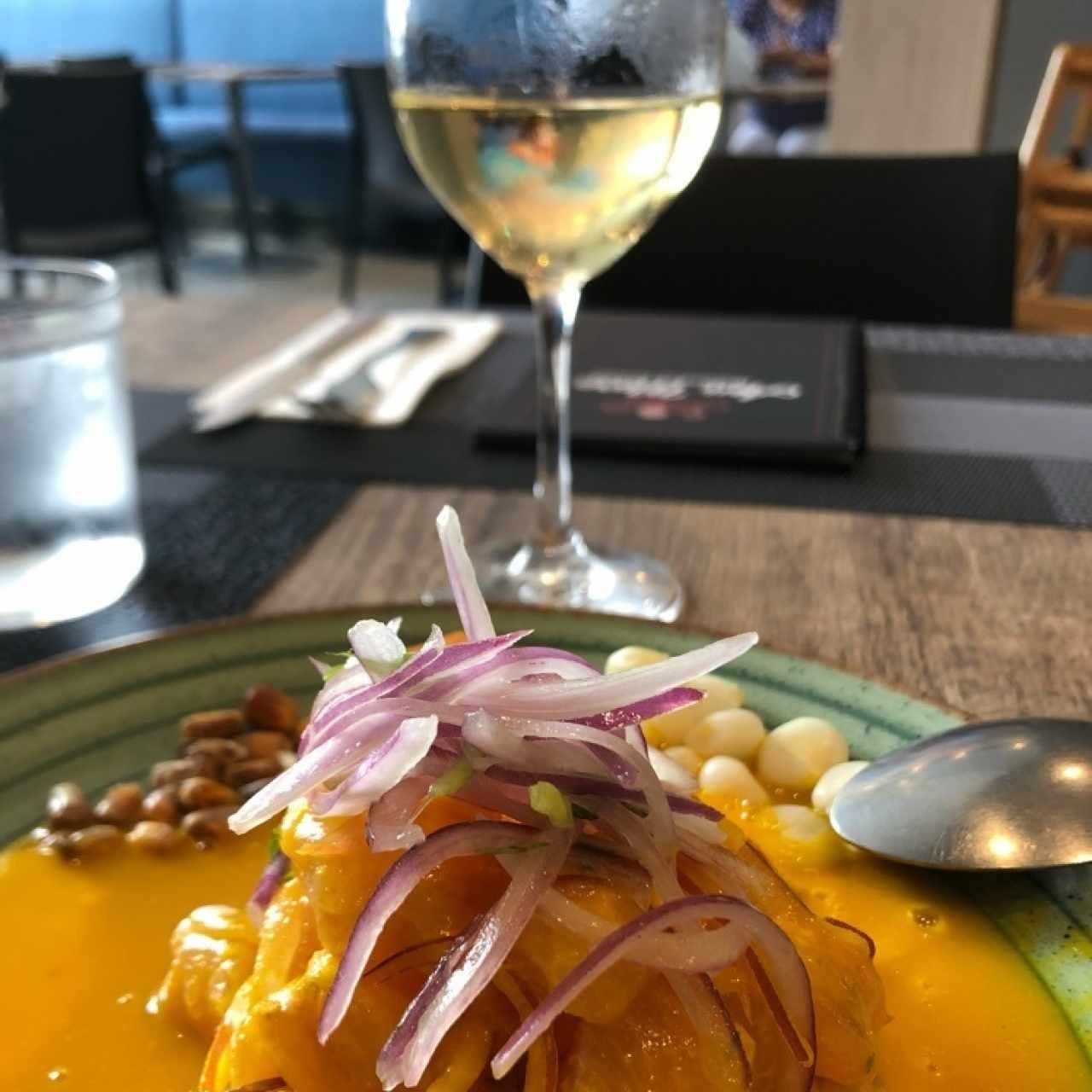 Cebiche con crema de marañon 