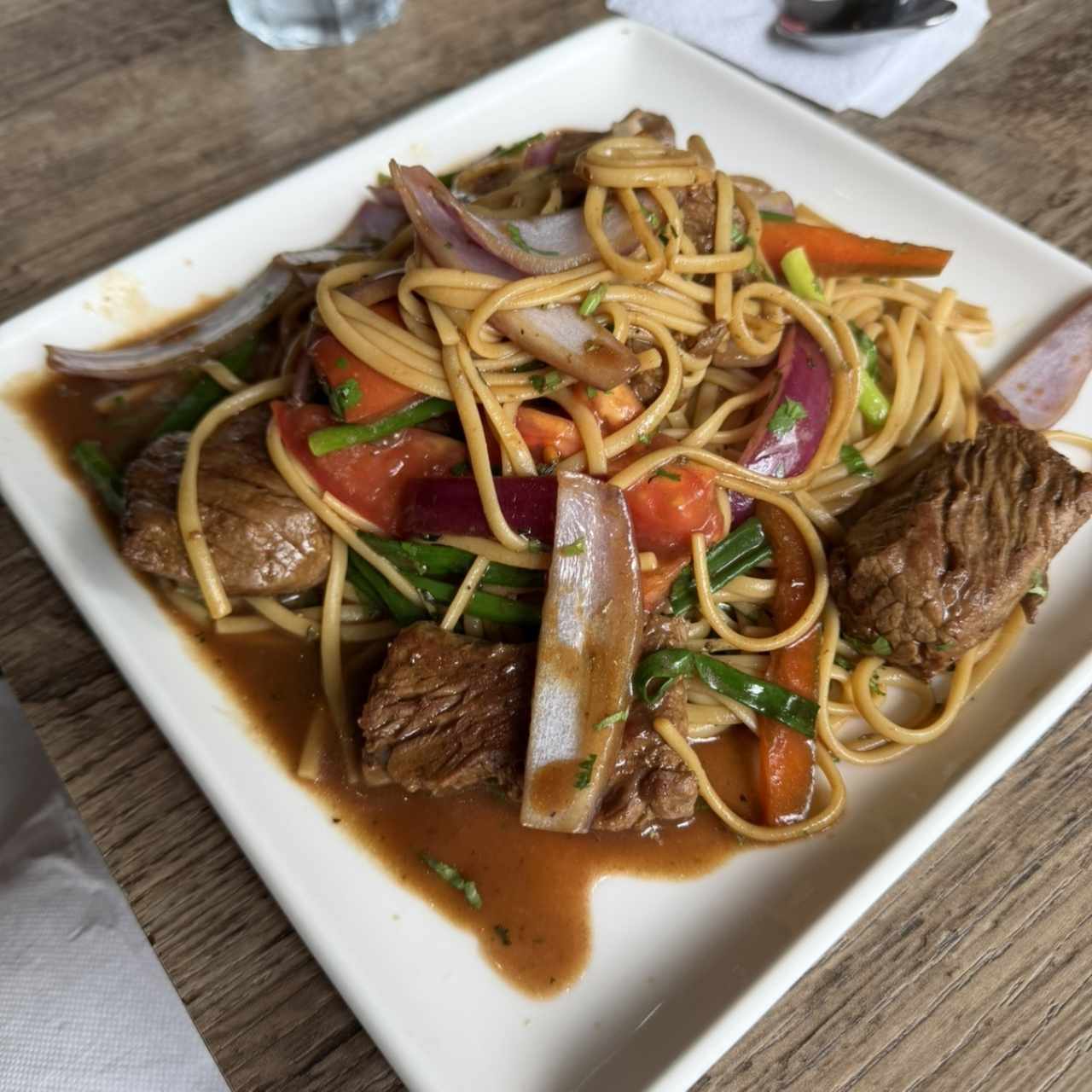 TÍPICO - LOMO SALTADO