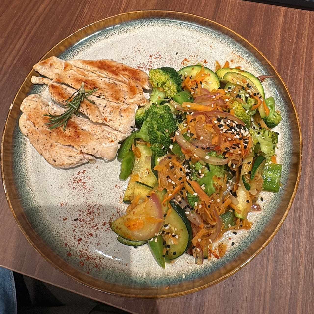 Vegeatales salteados con pollo 