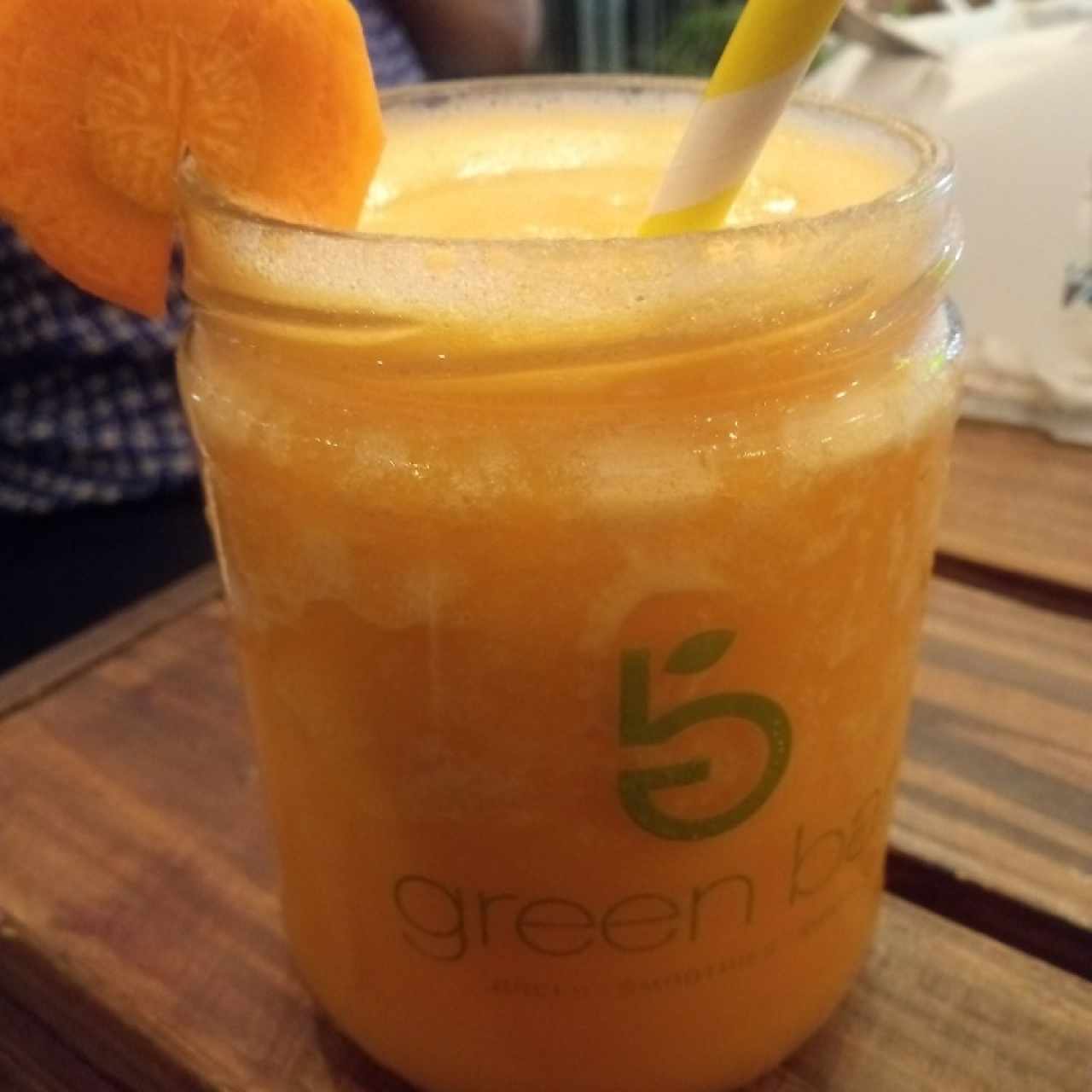 jugo de naranja, zanahoria, piña