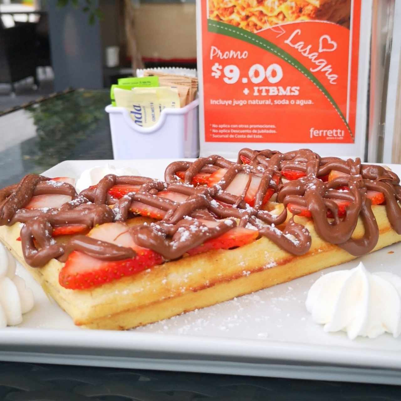 Waffle de Nutella y fresas.