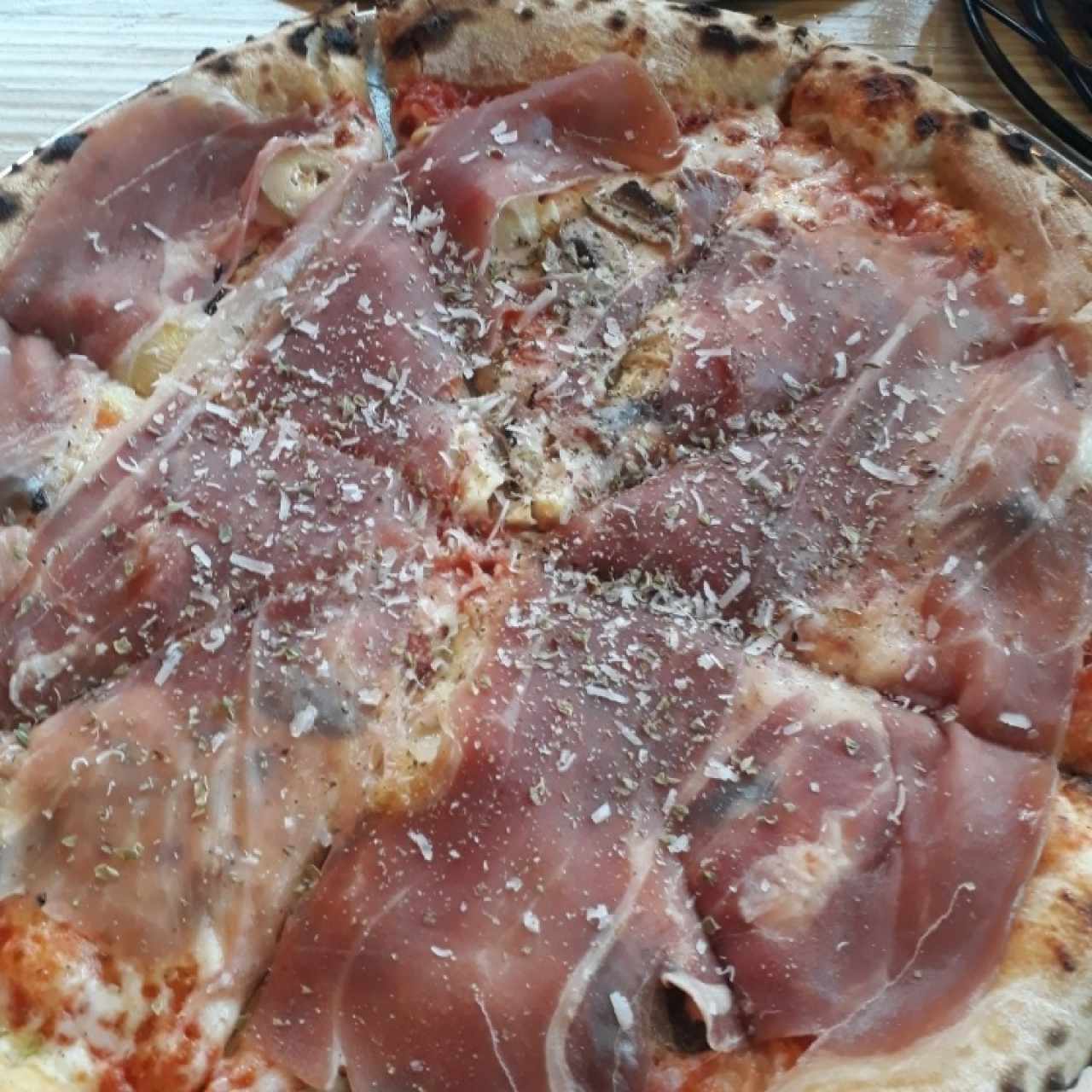 Pizza con prosciutto
