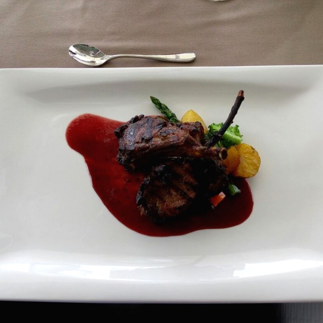 Costilla de cordero a la francés.