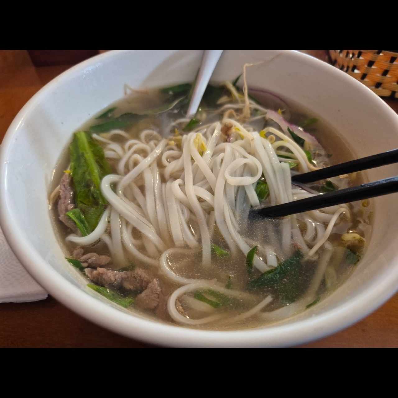 Pho Tái (Sopa de Res Salteada con Jengibre)